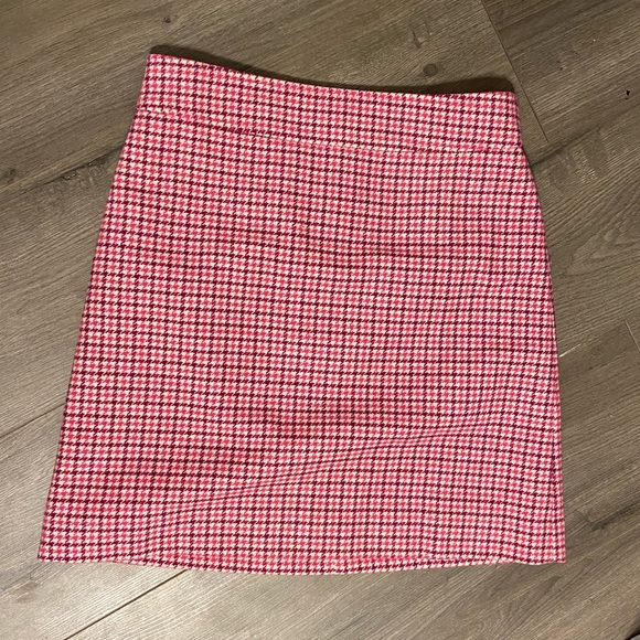 J. Crew Dresses & Skirts - J. Crew Pink Houndstooth Mini Skirt. Size 2.
